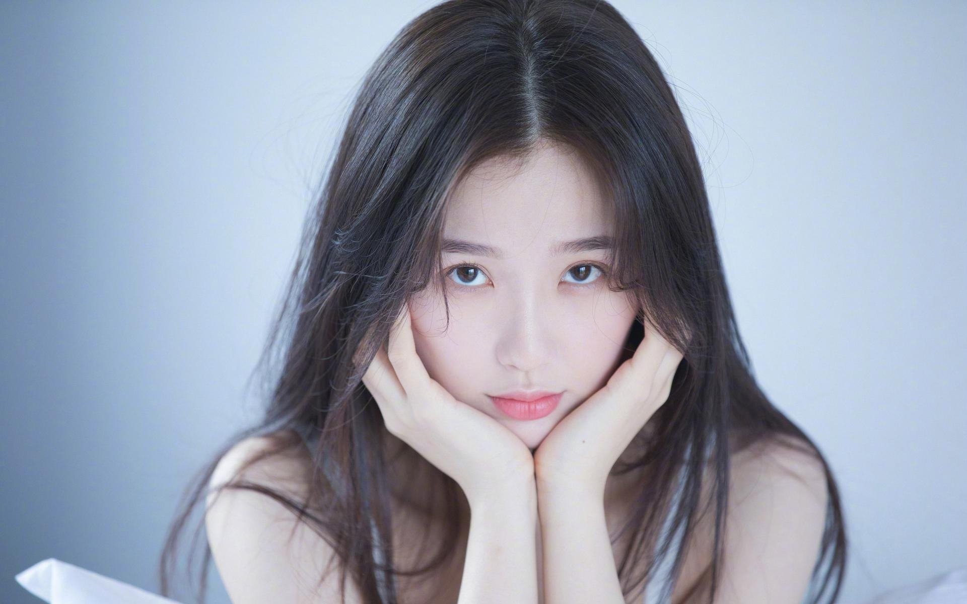 湖人新人训练中积极沟通迅速建立场上默契，湖人队的训练场