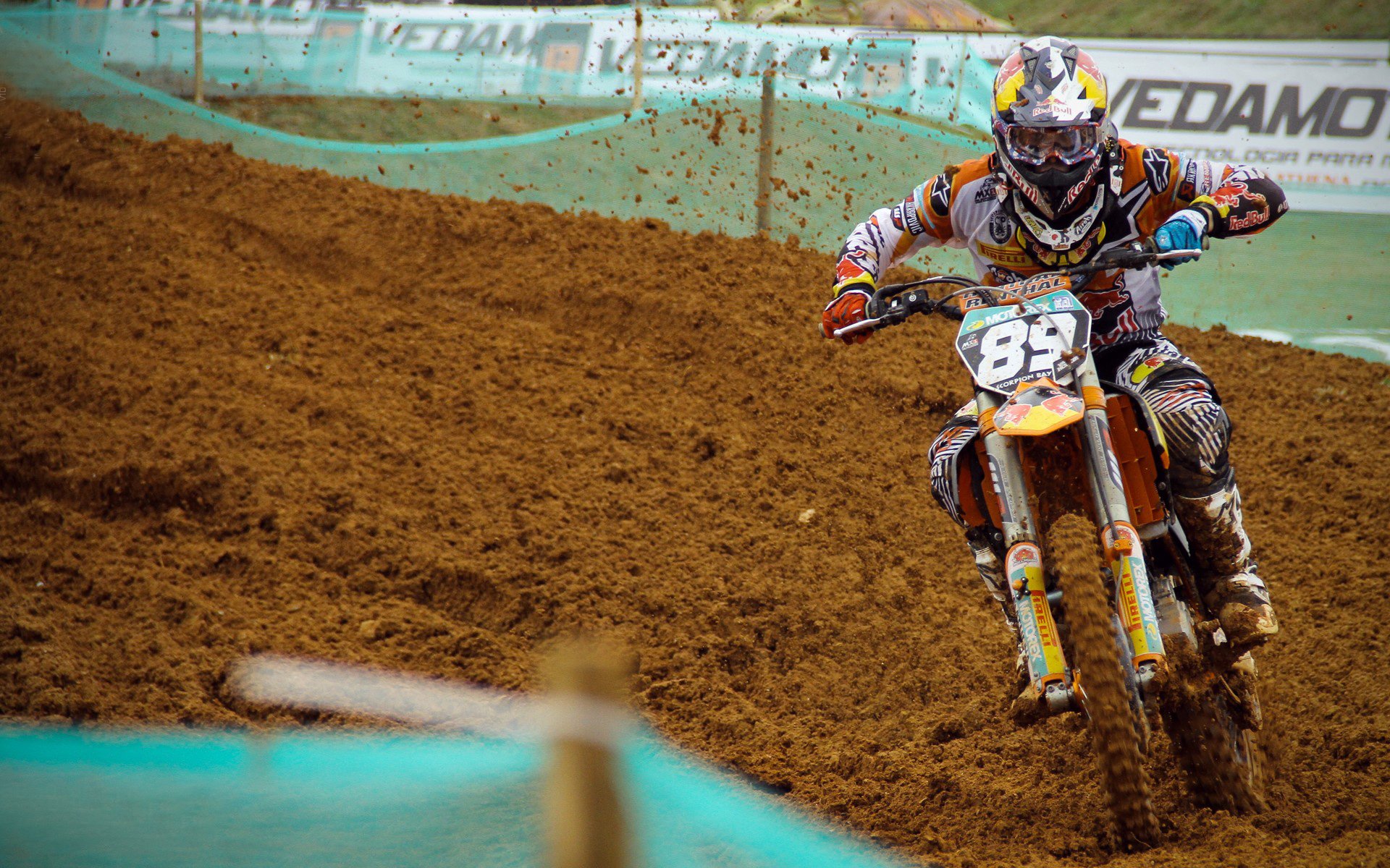 融合“足球+科技+旅游”产业链示范项目在行业中持续推进，行业空间不断扩展